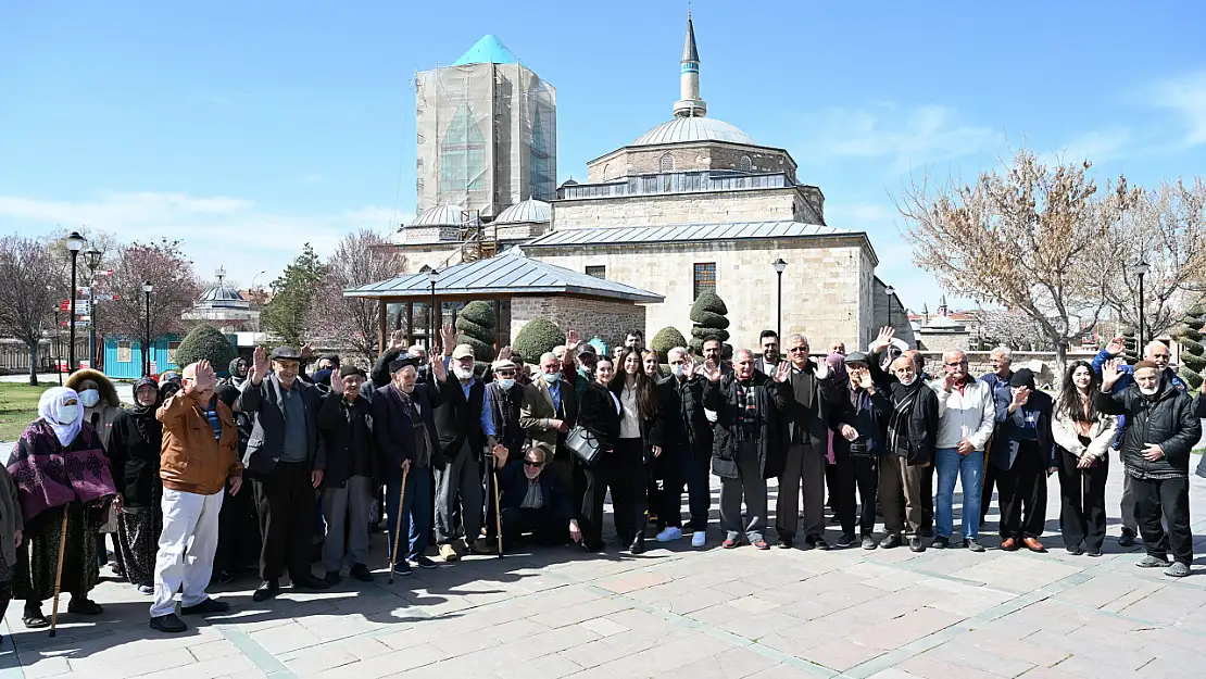 Konya Büyükşehir, Huzurevinde kalan depremzede büyüklerimize şehir gezisiyle moral verdi