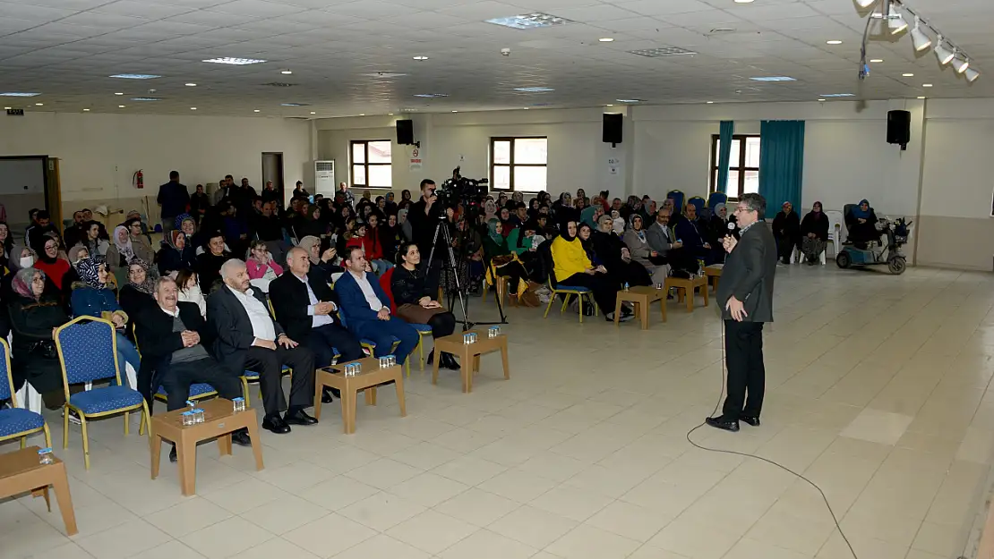 Konya Büyükşehir İlçe Şehir Konferanslarıyla kültür hayatını canlandırıyor