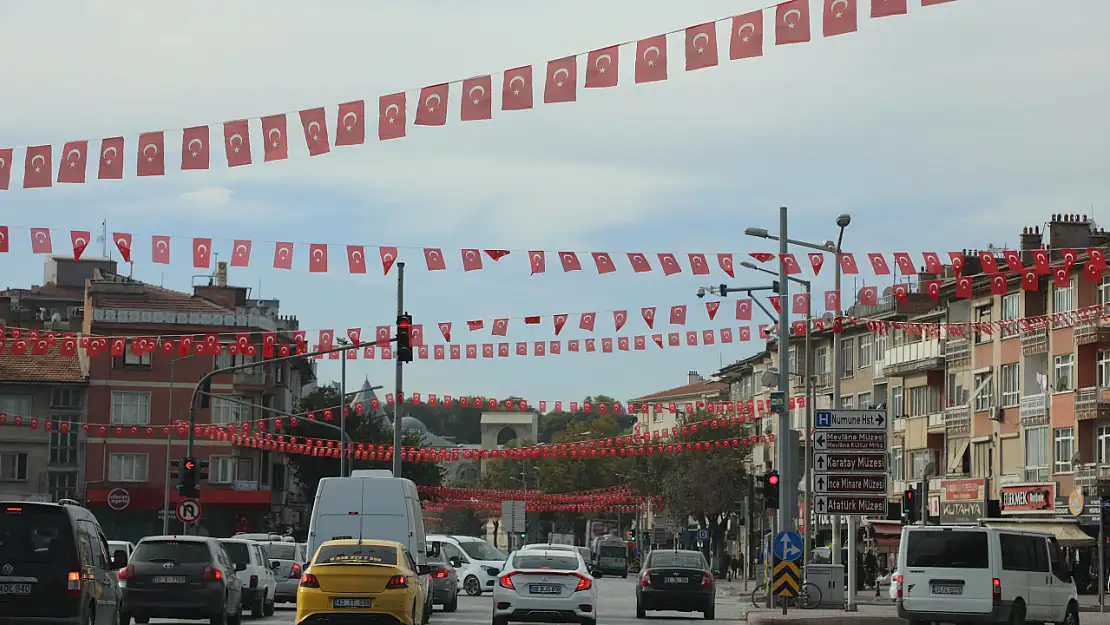 Konya Büyükşehir Konya  Caddelerini şanlı Bayrağımızla donattı