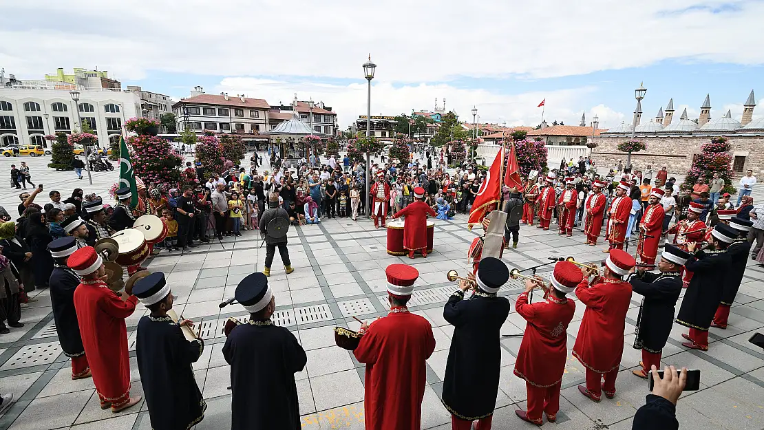 Konya Büyükşehir Mehter Takımı her hafta vatandaşlarla buluşuyor