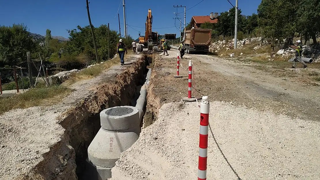 Konya Büyükşehir'in merkez ve ilçelerde altyapı seferberliği sürüyor