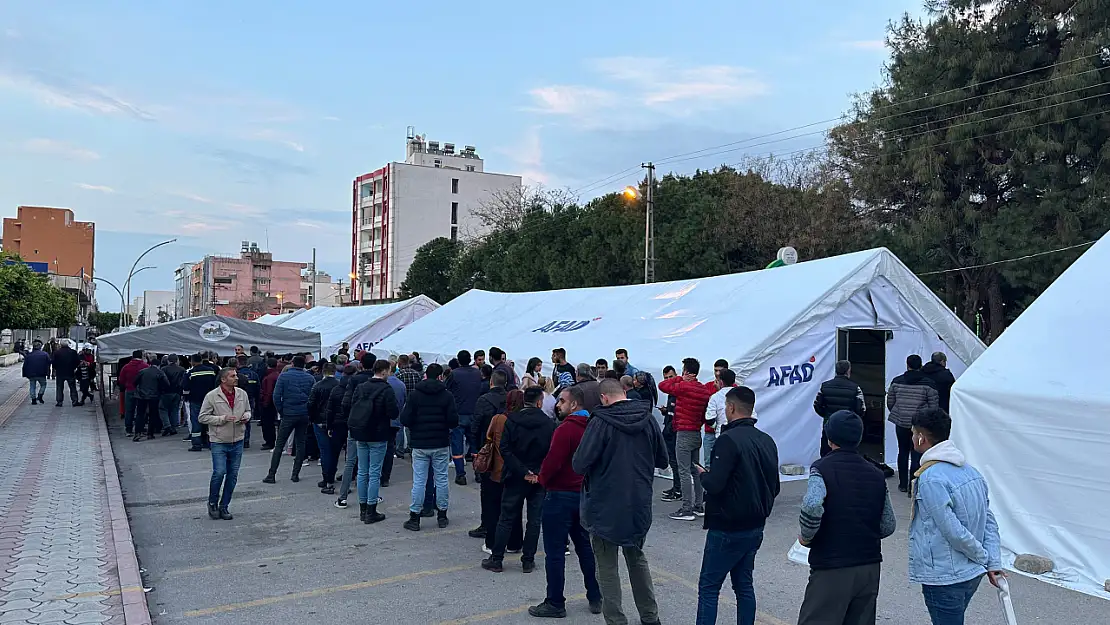 Konya çadırında Hataylı depremzedeler ilk iftar bereketini yaşadı