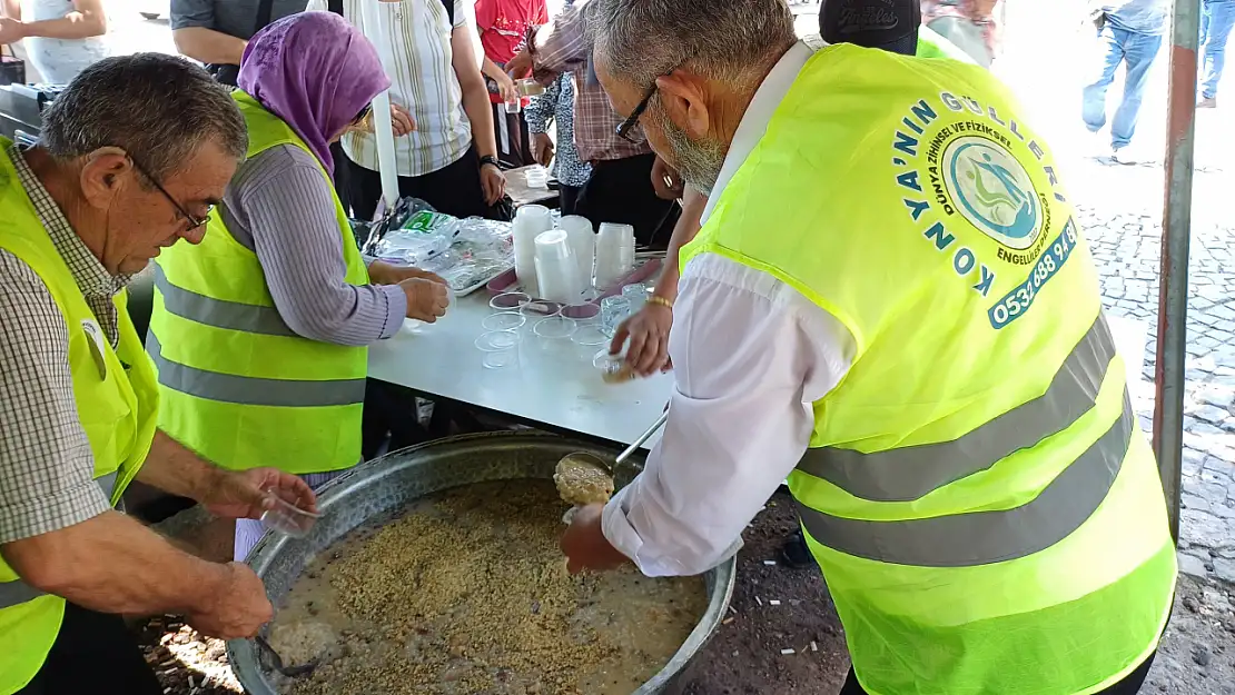 Konya' da 5 bin kişiye aşure ikram edildi