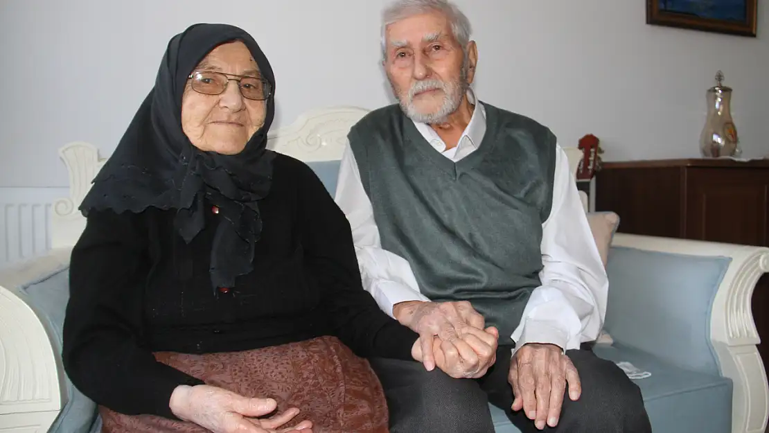 Konya'da 77 yıllık aşk! İlk günkü gibi birbirlerine sevgiyle bağlı!