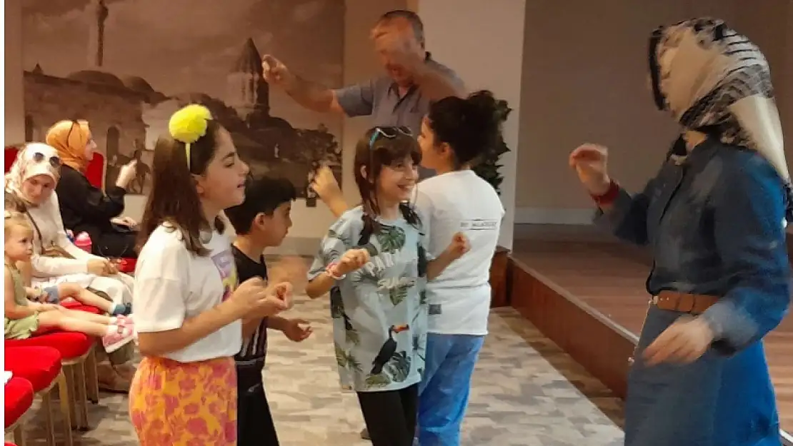 Konya'da aile ve çocuklara 'masal saati' programı düzenlendi