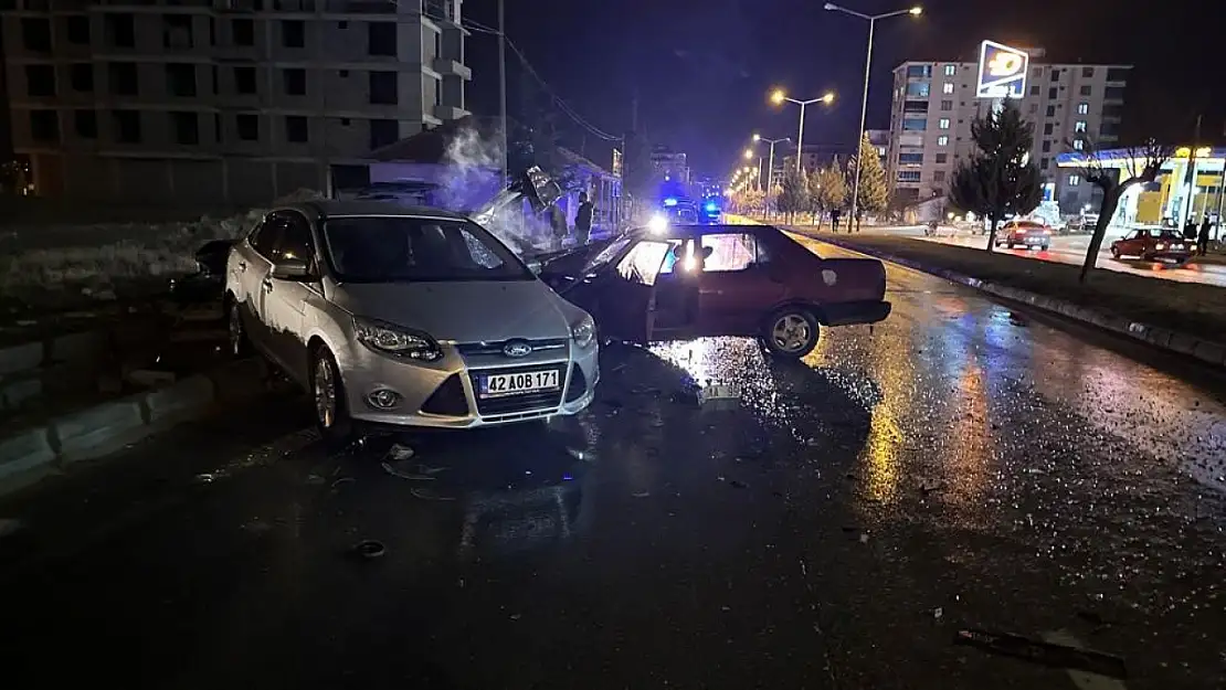Konya'da alkollü sürücü park halindeki araca çarptı