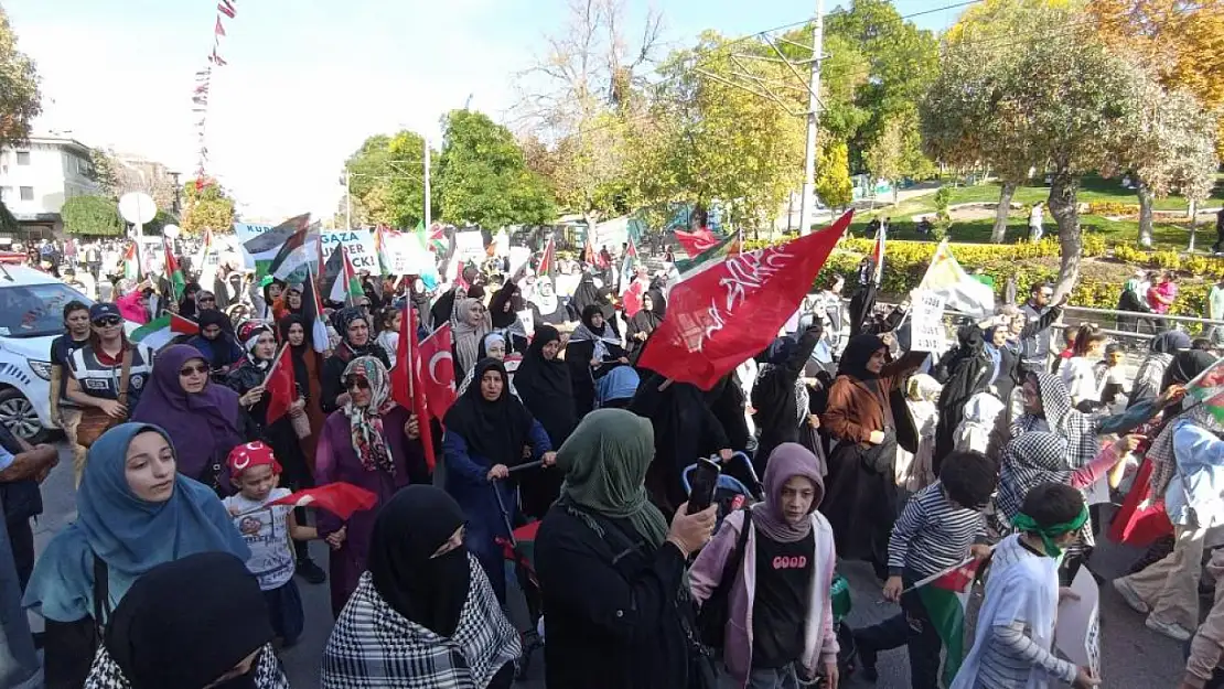  Konya'da anneler Gazze için yürüdü!