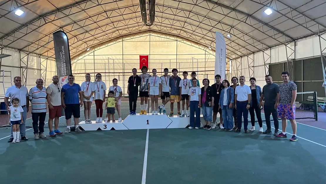 Konya'da Babalar Günü Tenis Turnuvası sona erdi
