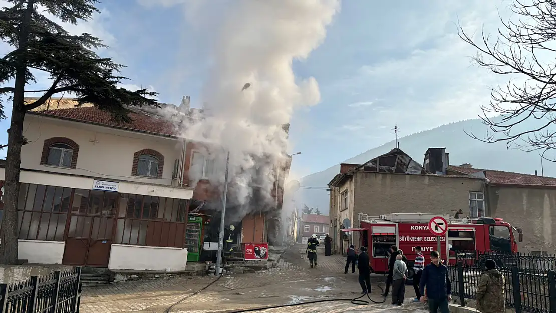 Konya'da bakkalda yangın çıktı