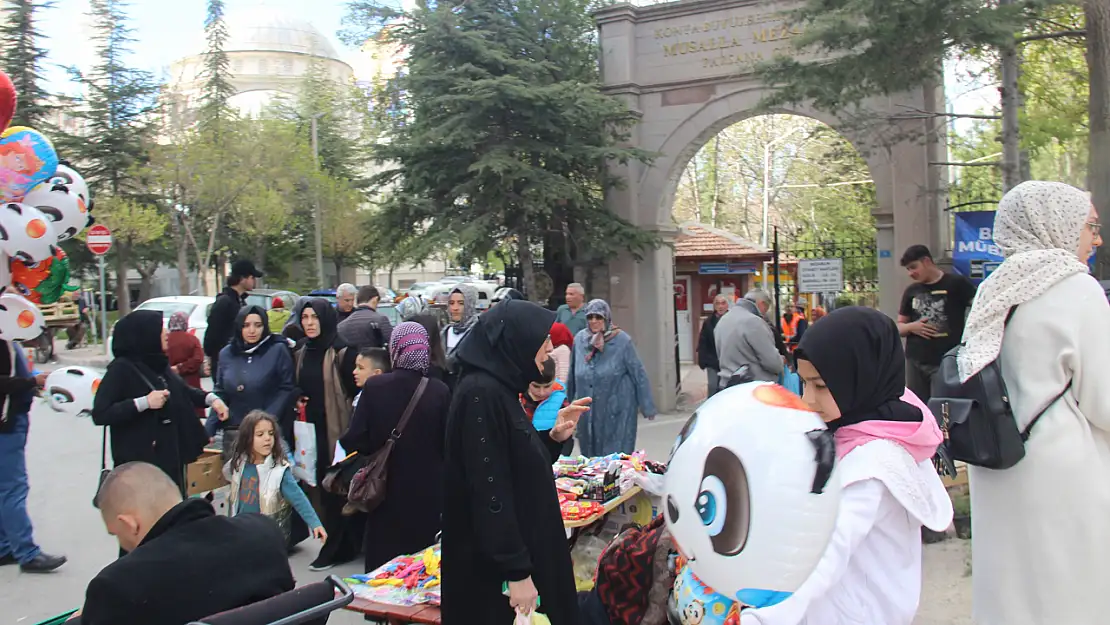 Konya'da bayram öncesi mezarlıklarda yoğunluk oluştu