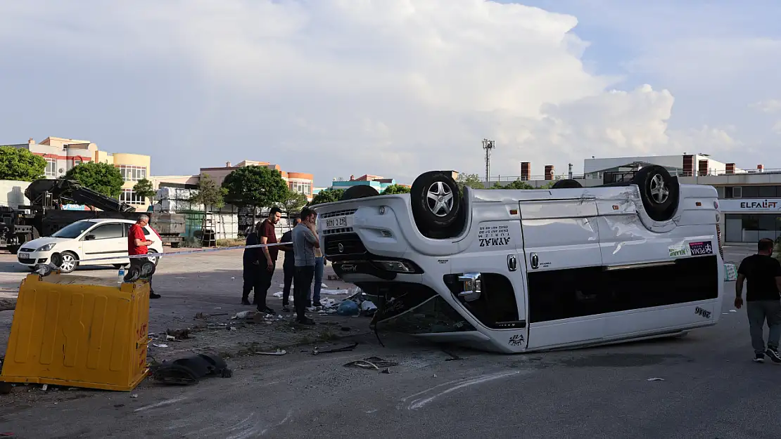Konya'da bir aracın ters döndüğü kazada 7 kişi yaralandı!