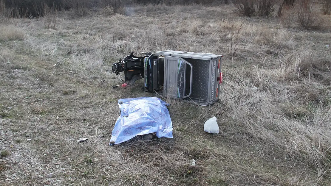 Konya'da elektrikli motosiklet devrildi, sürücü hayatını kaybetti