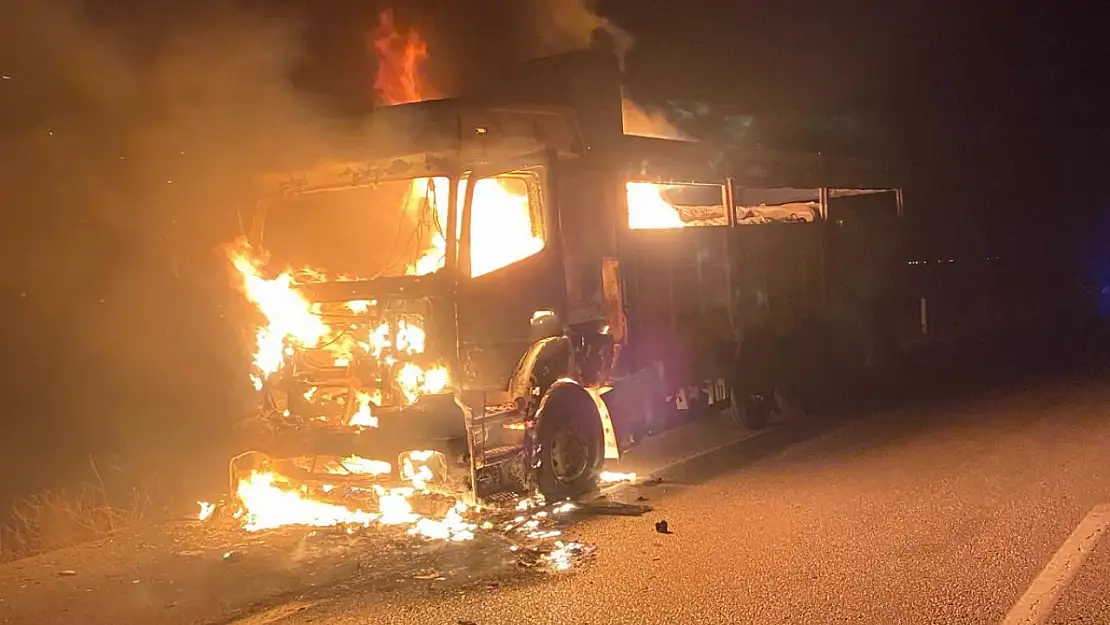 Konya'da faciadan dönüldü! Seyir alev alev yandı