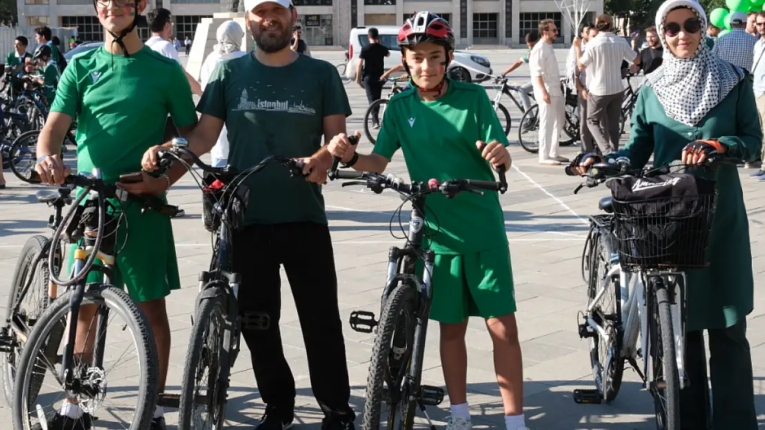 Konya'da Filistin için Bisiklet Eylemi: 'Gazze İçin Durma, Boykot İçin Pedalla'