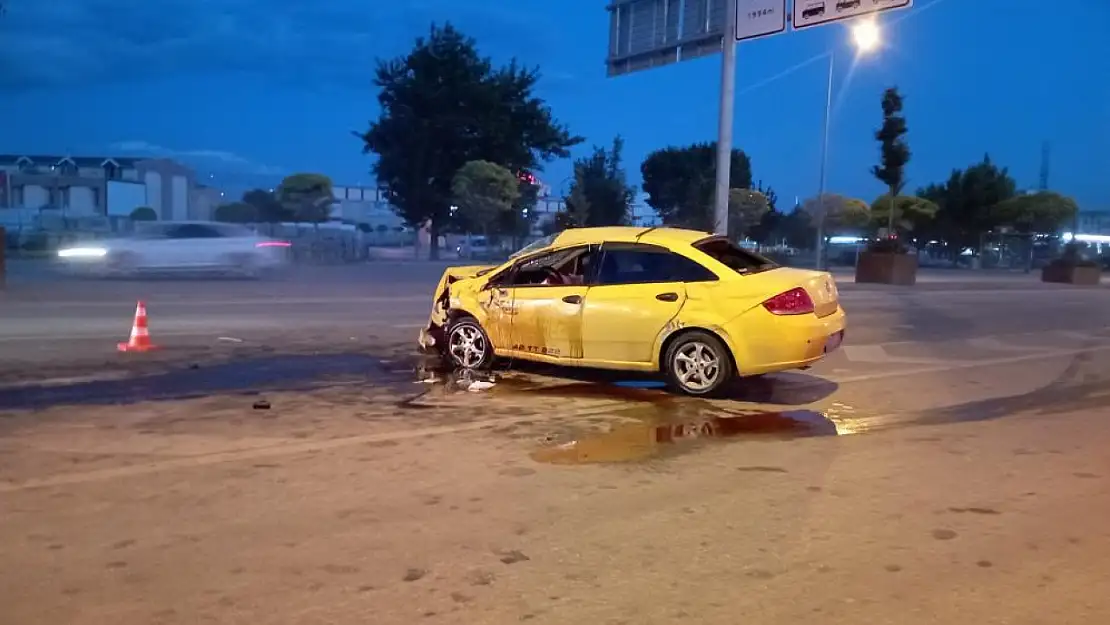 Konya'da gecenin sessizliğini bozan trafik kazası