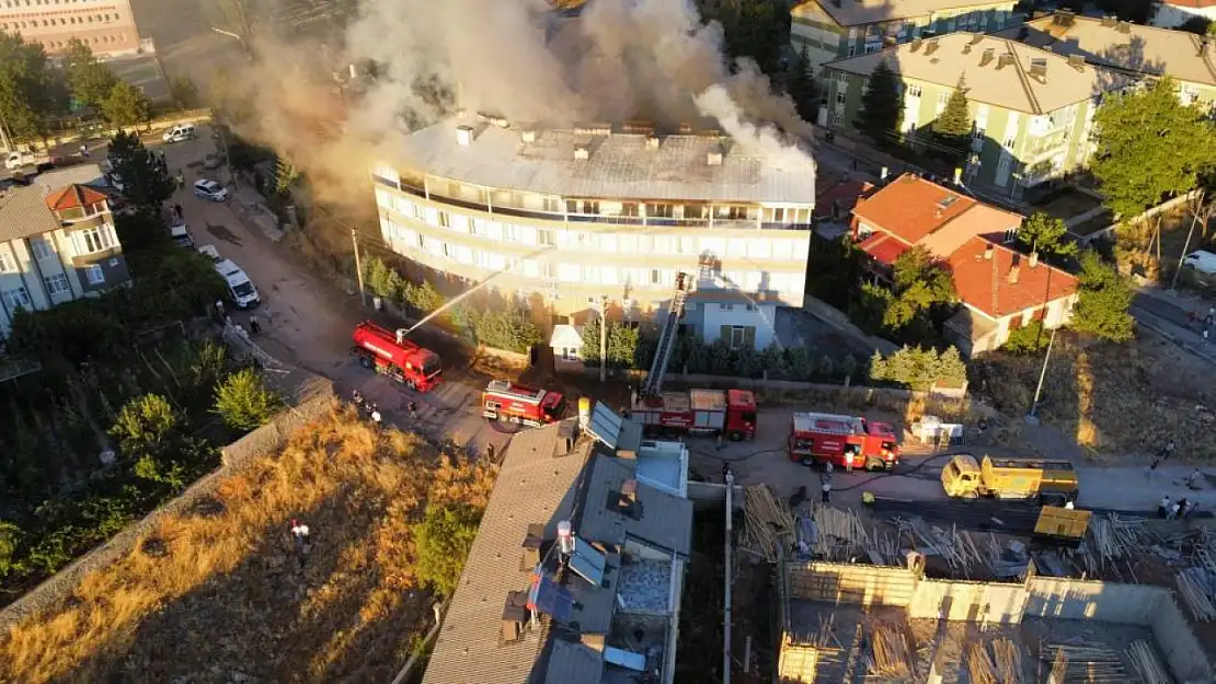  Konya'da geceyi aydınlatan yangın