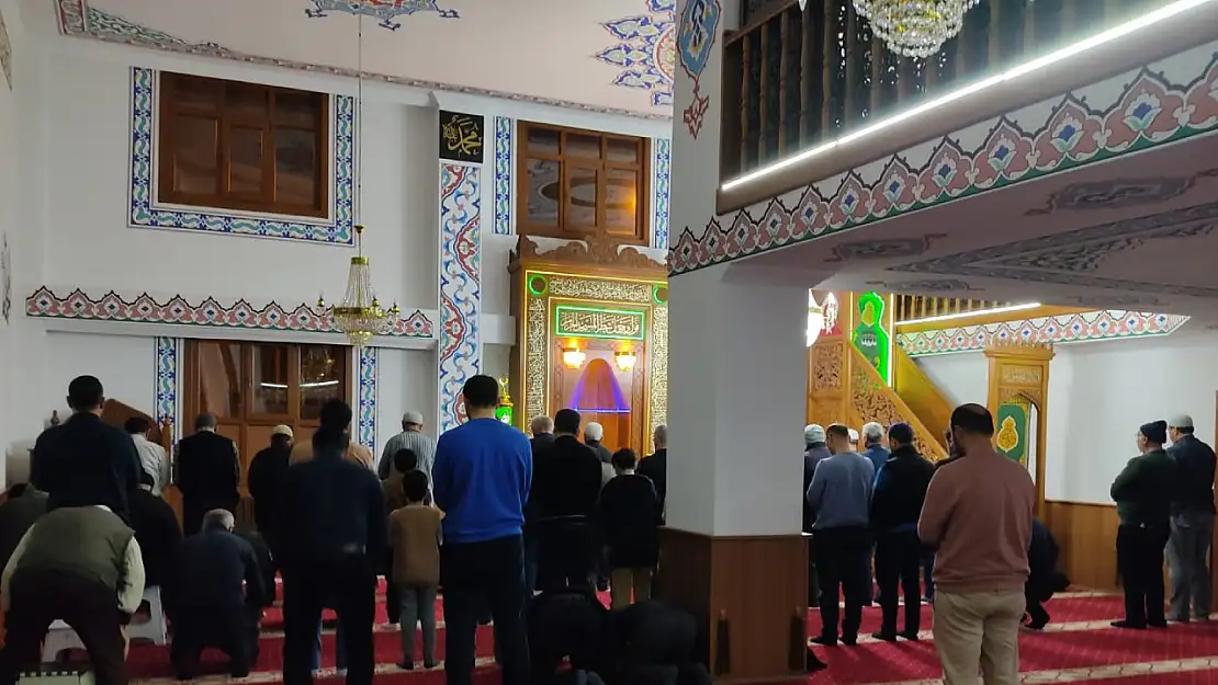 Konya'da hatimle teravih namazı