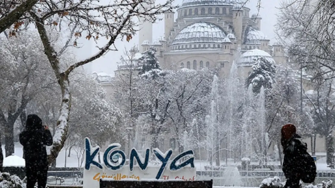 Konya'da hava sıcaklığı eksi dereceleri gördü: Bugün de kar  yağış var!