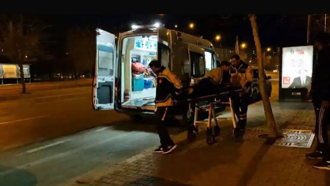 Konya'da kaldırımda yürüyen gence silahlı saldırı!