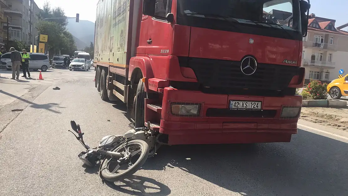 Konya'da kamyonun çarptığı motosikletli hayatını kaybetti