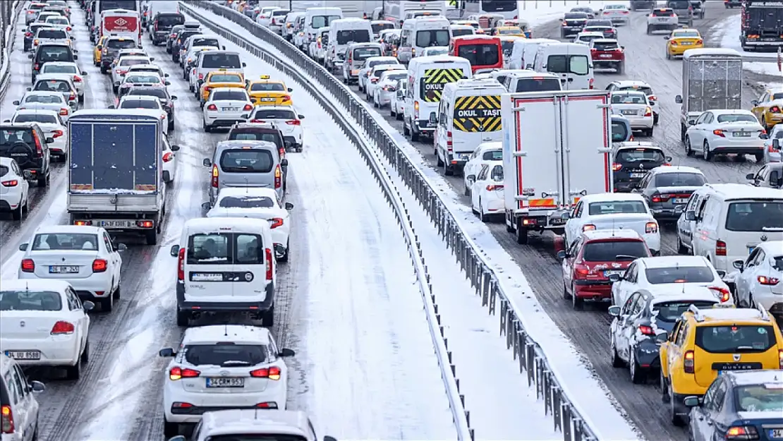 Konya'da kar yağışı etkisini artırdı: O yol trafiğe kapandı!