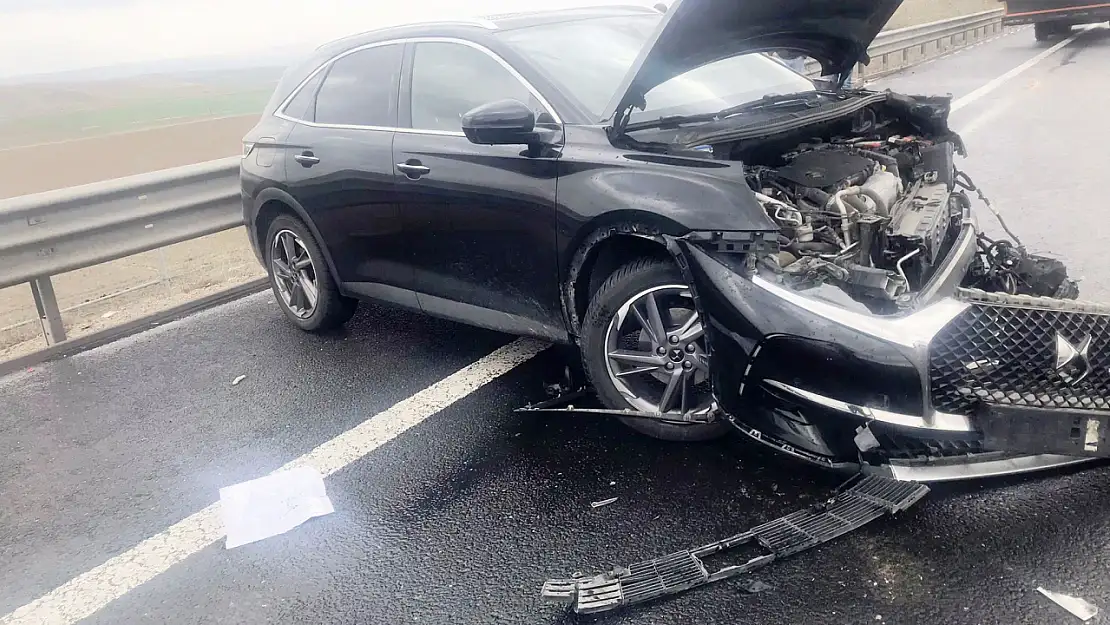 Konya'da kayganlaşan yol kazaları beraberinde getirdi: 1 yaralı