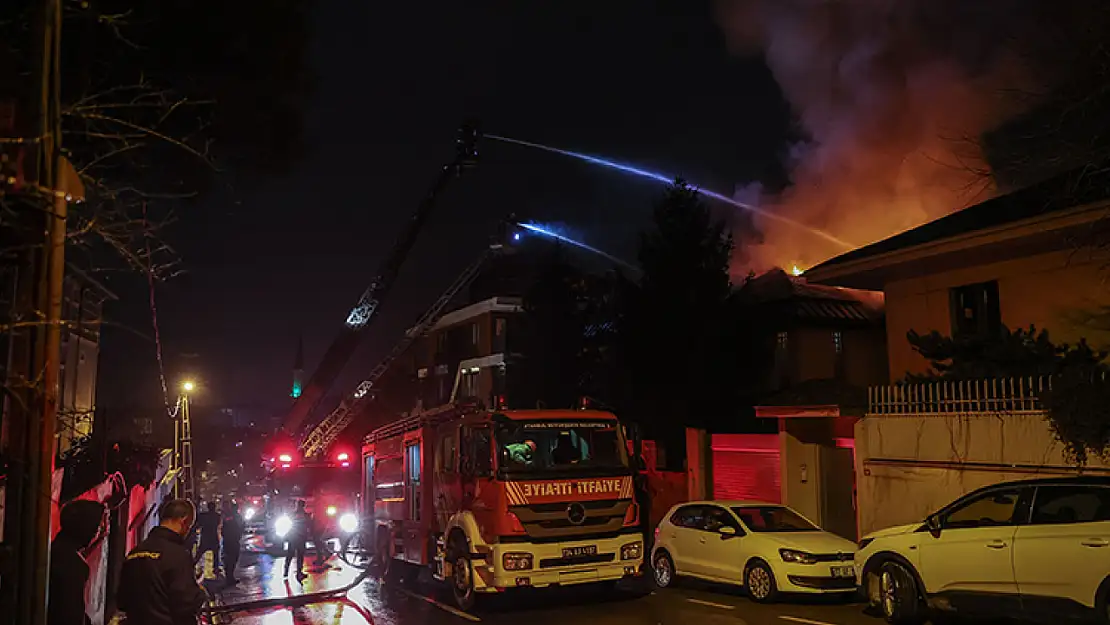 Konya'da korkutan yangın! Alevler geceyi gündüze çevirdi