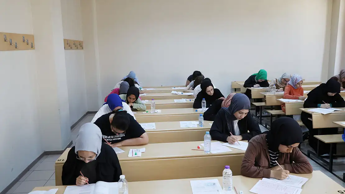 Konya'da Lise Medeniyet Akademisi Öğrencileri YKS Provasında Ter Döktü!