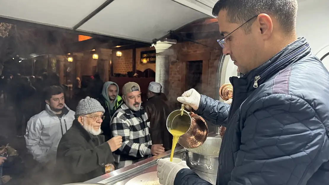 Konya'da Mevlana Dostlarına Sıcak Çorba İkramı!