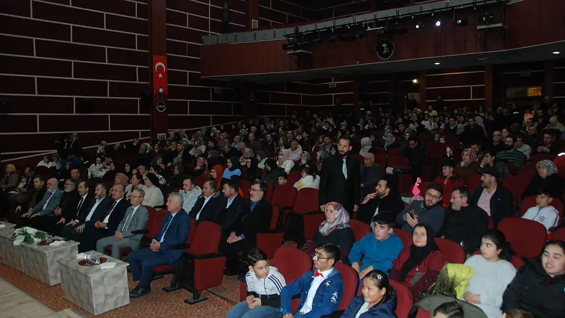 Konya'da Modern Çağın Sorunu Baba Yoksunluğu konferansına yoğun ilgi