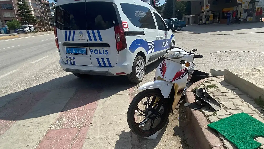 Konya'da otomobil motosiklete çarptı: Sürücü yere savruldu!