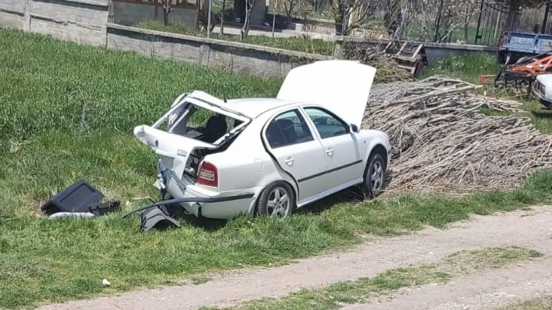 Konya'da otomobil park halindeki araca çarptı: 3 yaralı