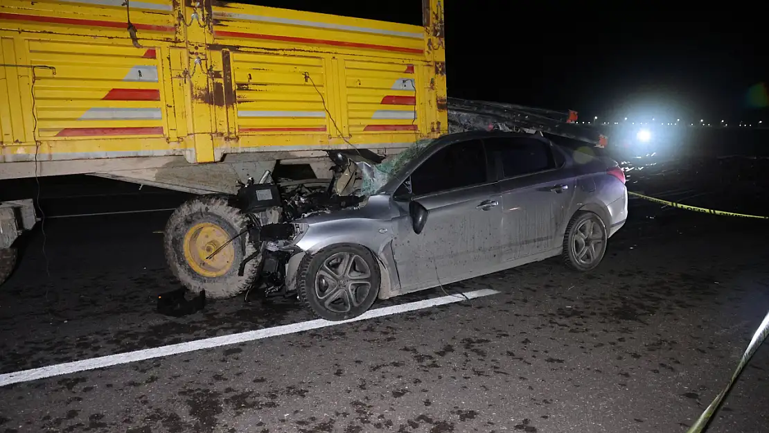 Konya'da otomobil römorka saplandı, sürücü öldü