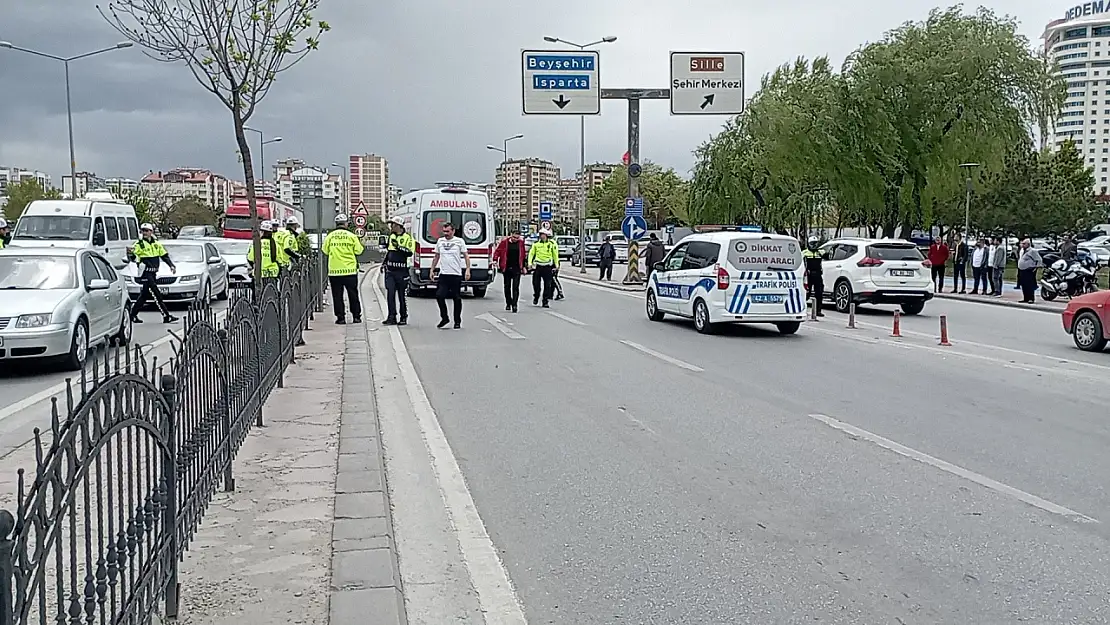 Konya'da otomobilin çarptığı kadına ilk müdahaleyi yoldan geçen doktor yaptı