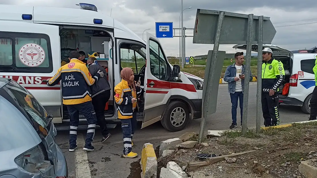 Konya'da otomobiller çarpıştı 5 yaralı