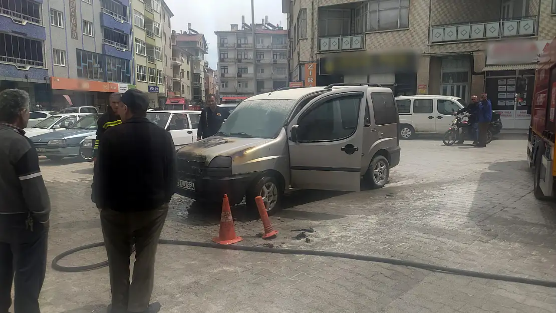 Konya'da Park halindeki ticari araçta yangın