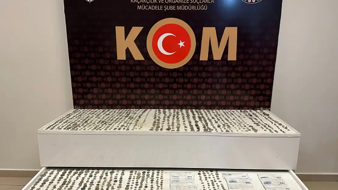 Konya'da polisin durdurduğu araçtan binlerce sikke çıktı