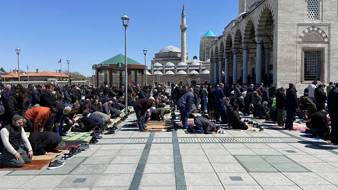 Konya'da Ramazan ayının son Cuma namazı kılındı