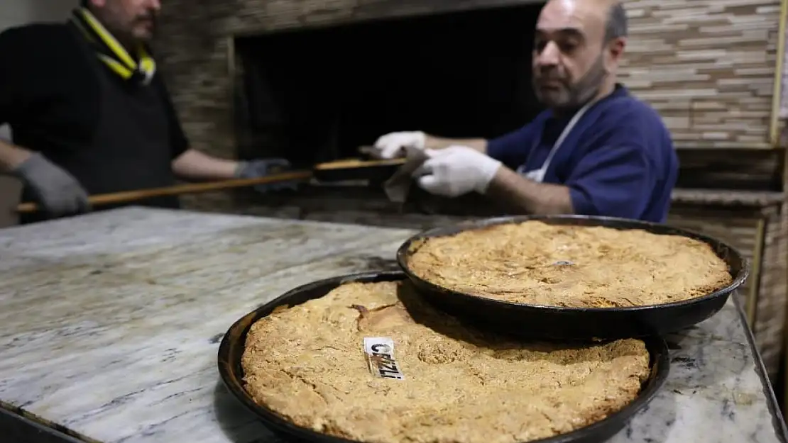 Konya'da Ramazan sofralarının vazgeçilmezi tahinli pide!