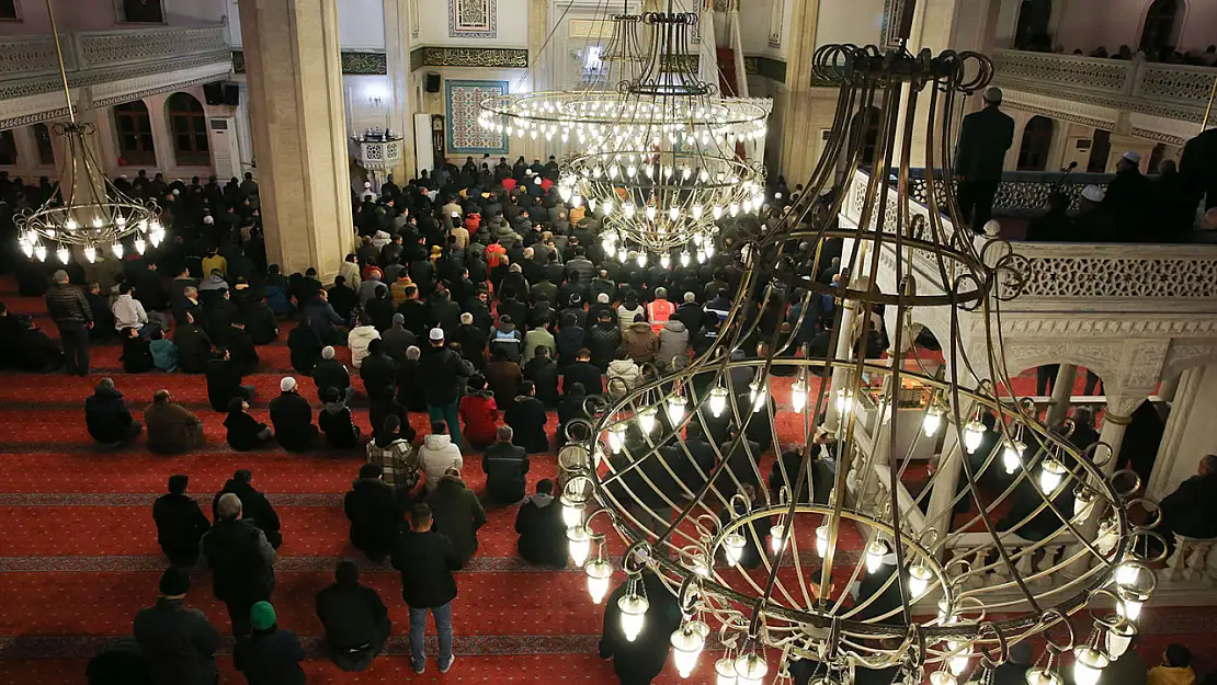 Konya'da Regaip Kandili idrak edildi! Camiler doldu taştı!