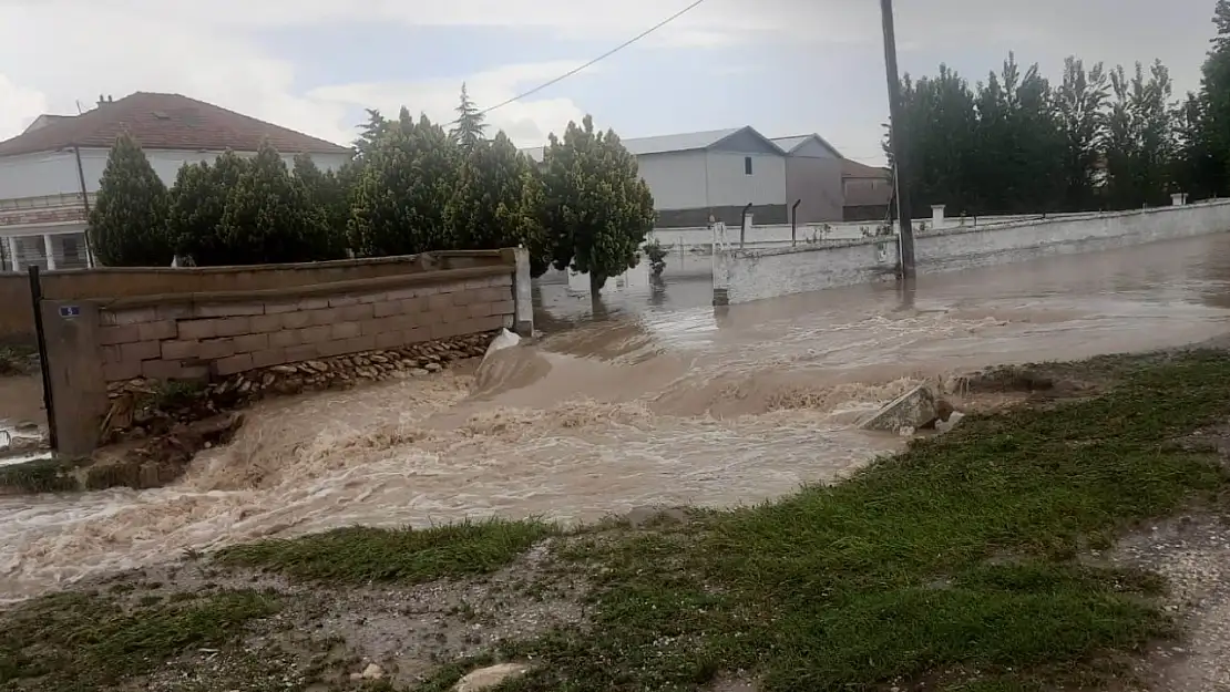 Konya'da şiddetli yağmur sel ve taşkına sebep oldu