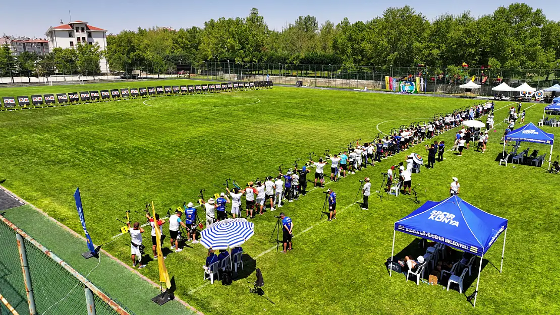 Konya'da sporcular hedefi on ikiden vurmak için yarıştı