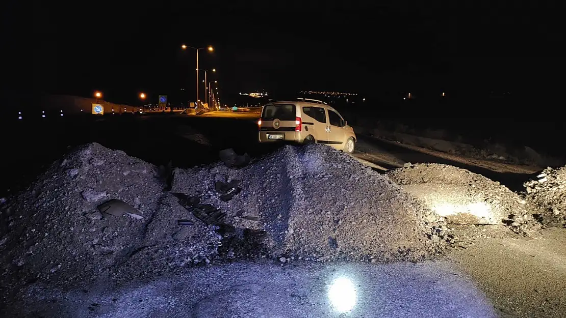 Konya'da ticari araç kum yığınına çarptı: Sürücü yaralandı!