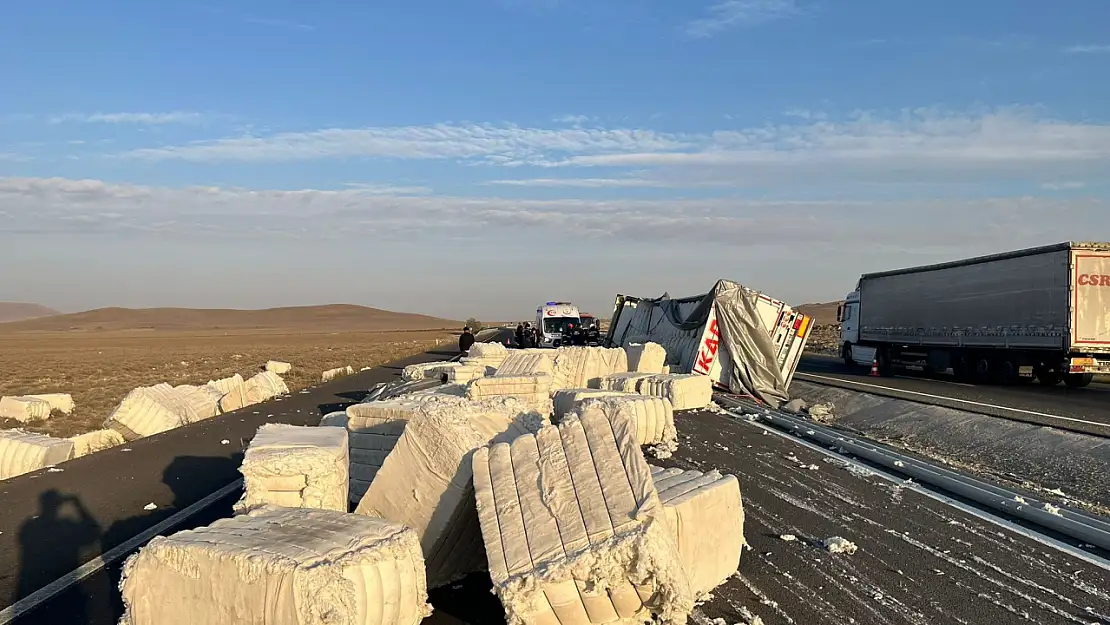 Konya'da tır devrildi: 1 ölü, 1 yaralı