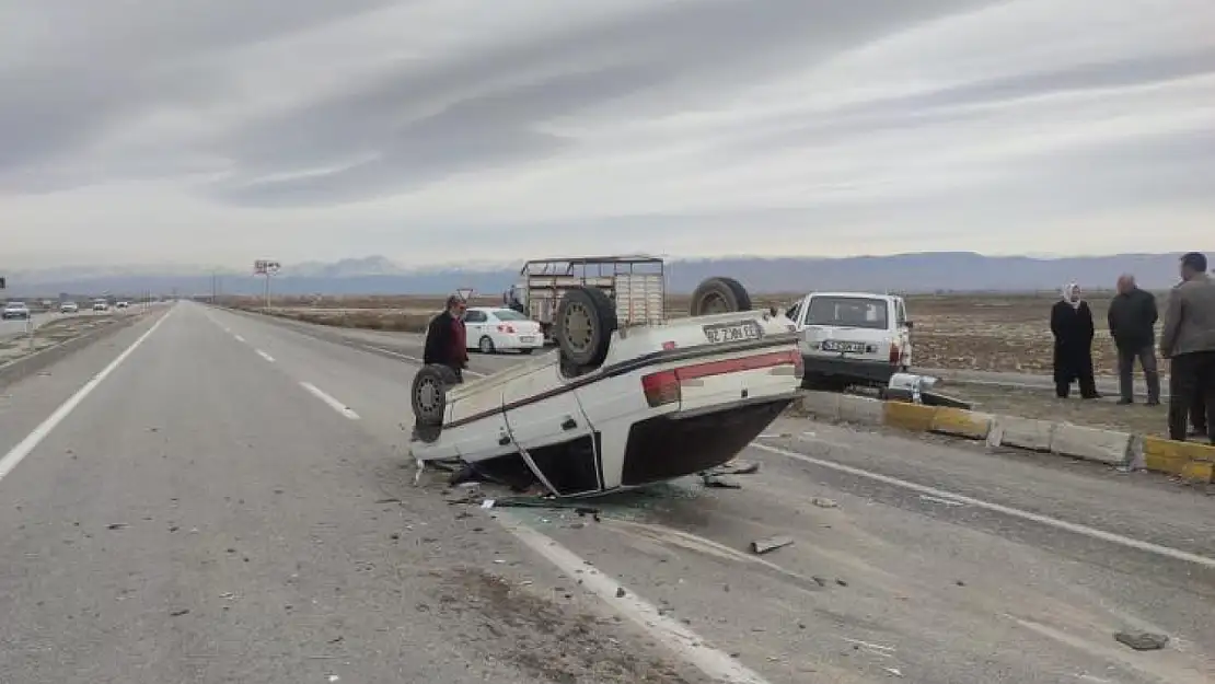 Konya'da trafik kazası: İki otomobil çarpıştı! Sekiz kişi yaralandı!