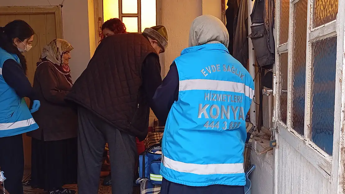 Konya'da yaşlı çifte evde sağlık hizmeti verildi