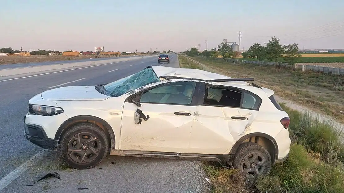 Konya'da yoldan çıkan araçta bulunan 5 kişi yaralandı!