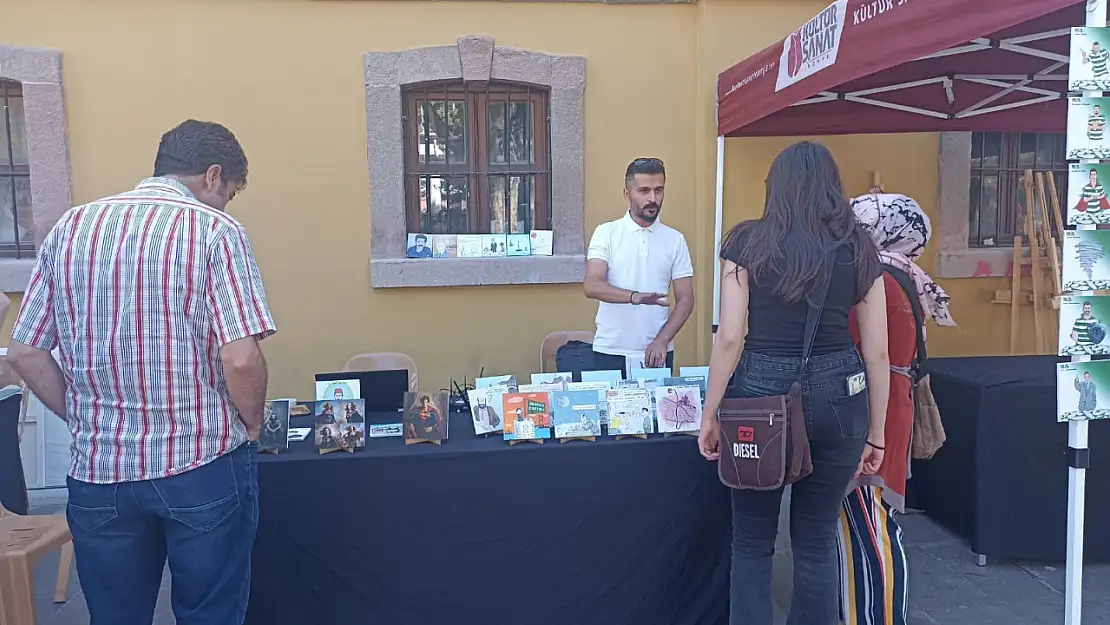 Konya'daki festivalde yapay zeka şov: Hayal ettiğiniz her şeyi çiziyor!