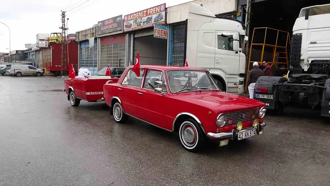 Konya'daki o otomobil görenlerin ilgisini çekiyor!