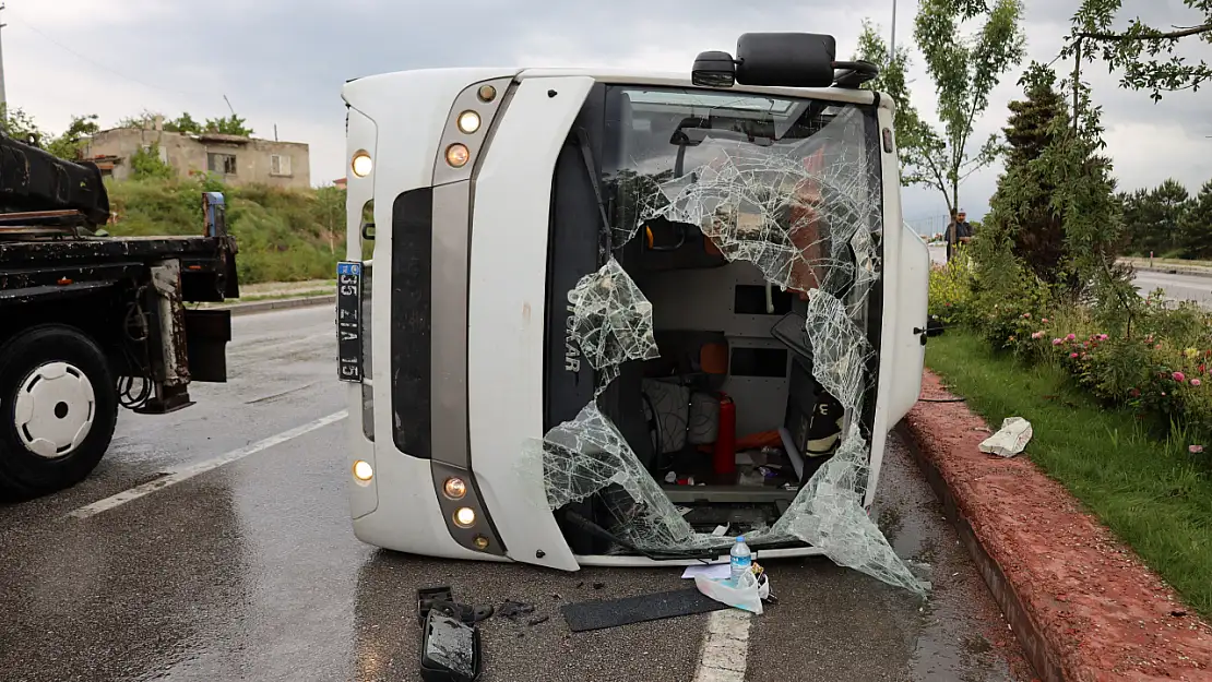 Konya'dan İzmir istikametine giden jandarma aracı kaza yaptı